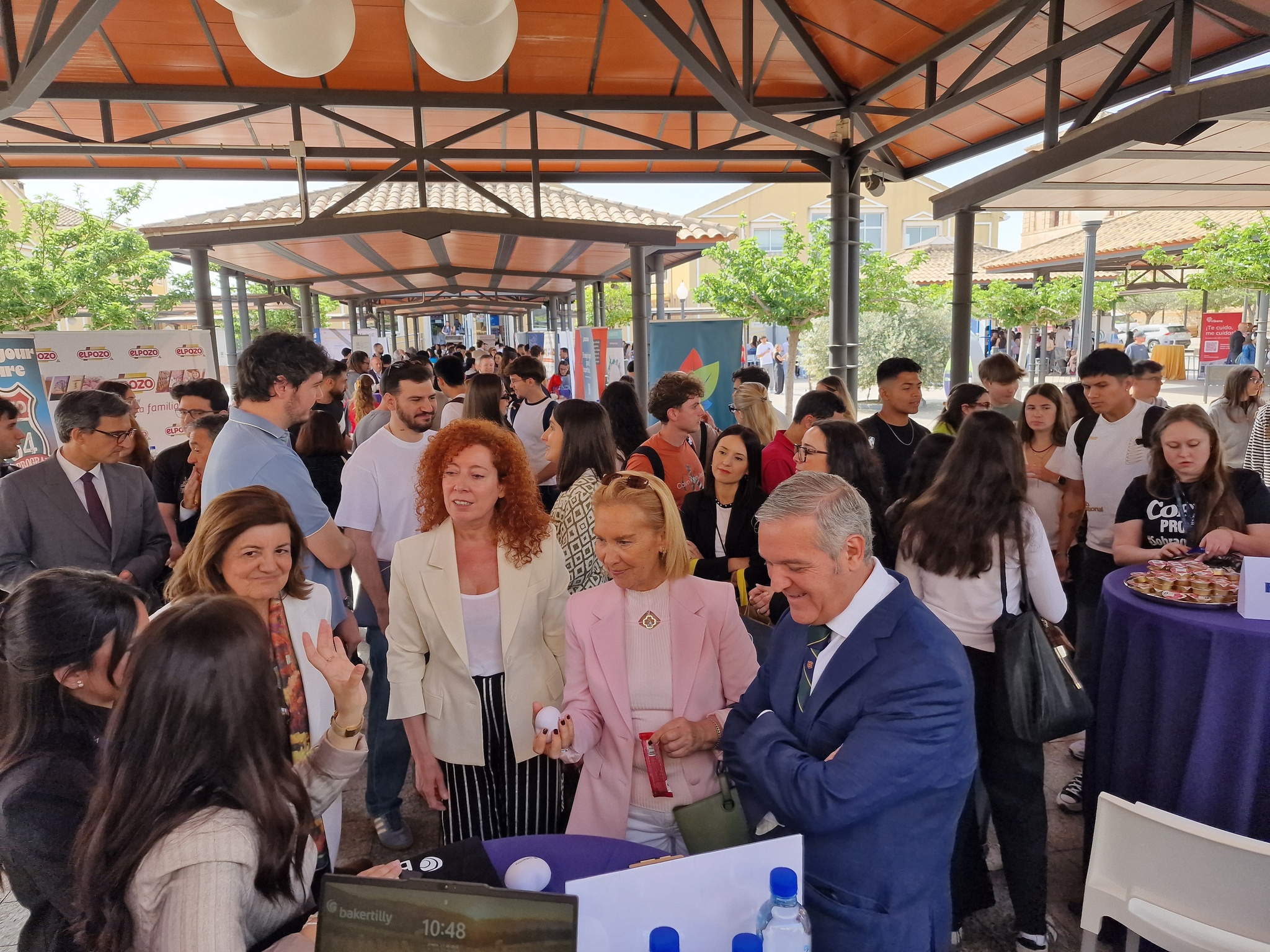 La directora general del SEF, Pilar Valero, junto a la presidenta de la Universidad Cat&oacute;lica San Antonio (UCAM), Mar&iacute;a Dolores Garc&iacute;a, durante su...