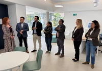 La directora general del SEF, Pilar Valero, junto con el alcalde de San Javier, Jos&eacute; Miguel Luengo, durante la visita al centro Activa.