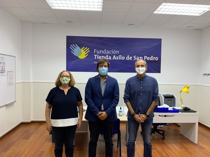 El consejero Miguel Motas visitó las instalaciones de la Fundación Tienda Asilo San Pedro en Cartagena 2